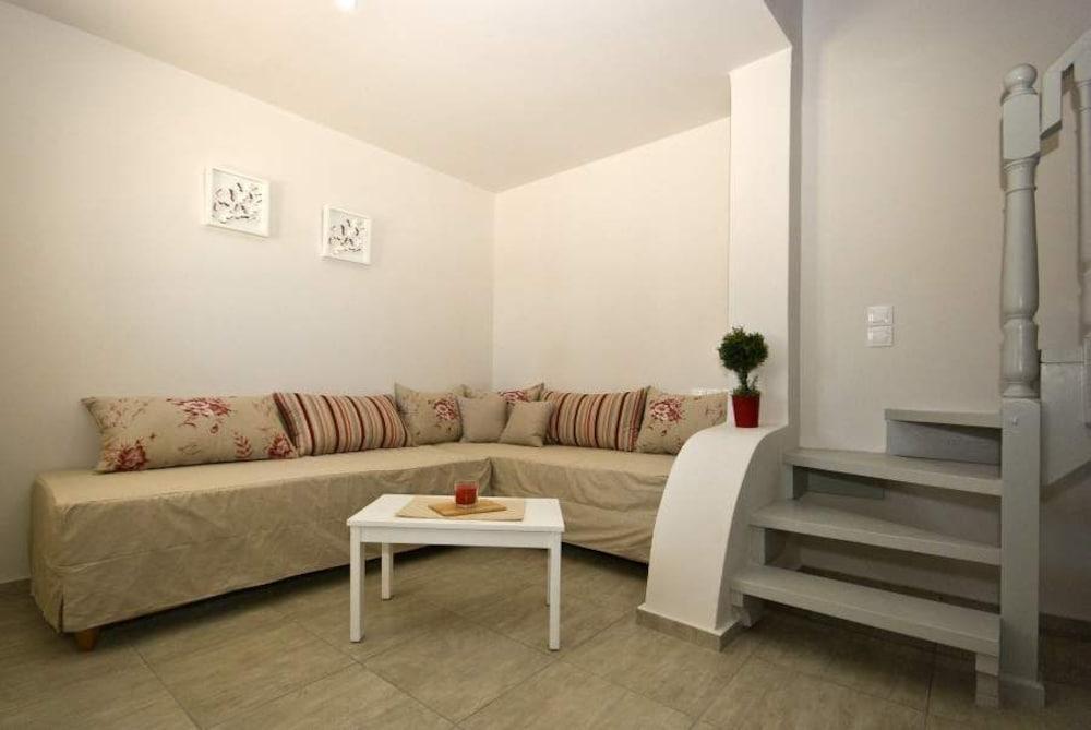 Alafouzos Studios & Apartments Kamari  Ngoại thất bức ảnh