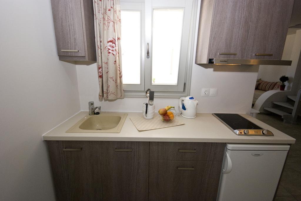 Alafouzos Studios & Apartments Kamari  Phòng bức ảnh
