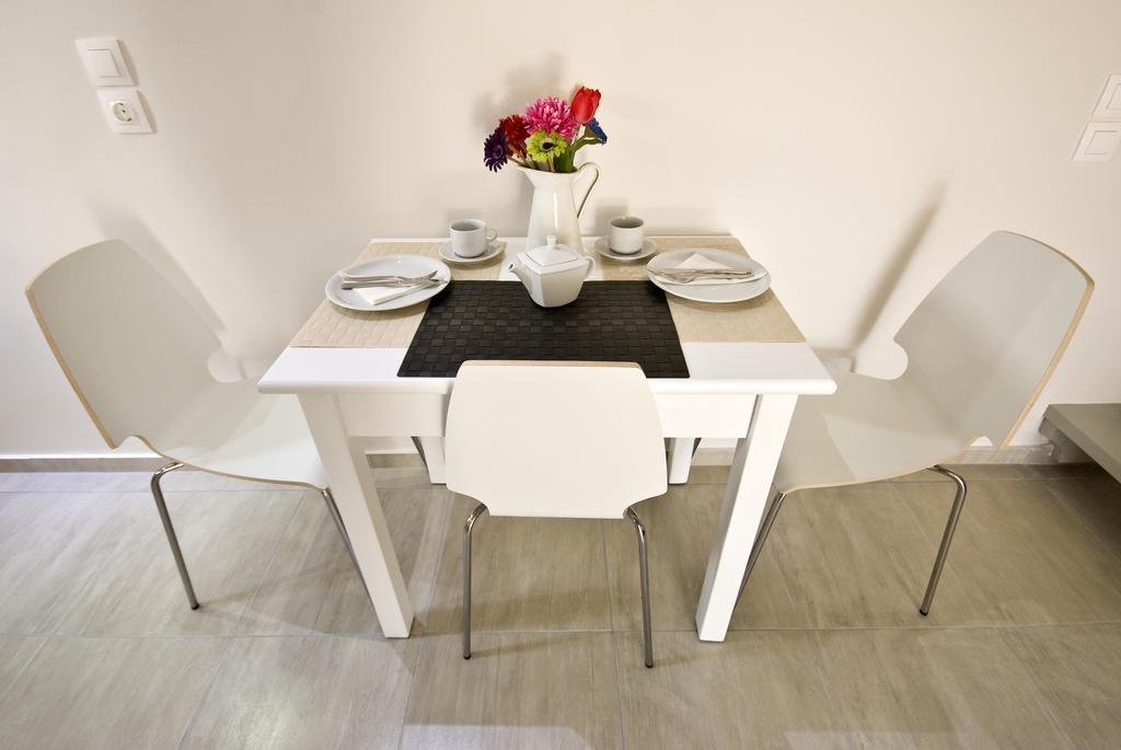 Alafouzos Studios & Apartments Kamari  Phòng bức ảnh