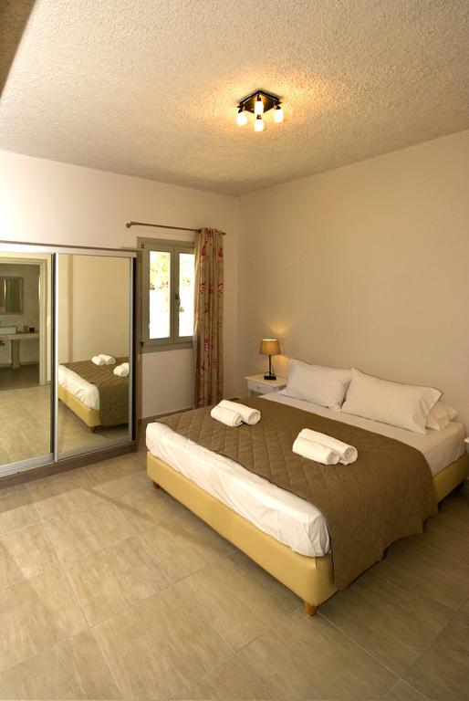 Alafouzos Studios & Apartments Kamari  Phòng bức ảnh