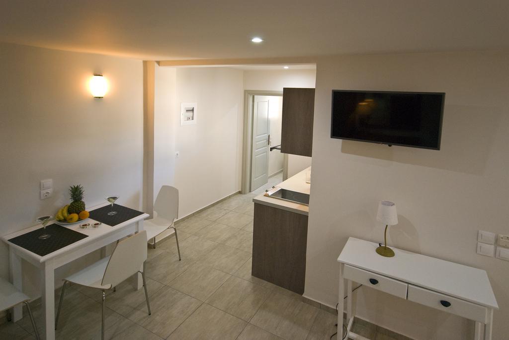 Alafouzos Studios & Apartments Kamari  Phòng bức ảnh